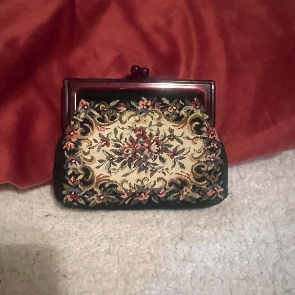 Vintage Tapestry Floral Clutch Purse w Brown Lucite Frame Small Coin Purse